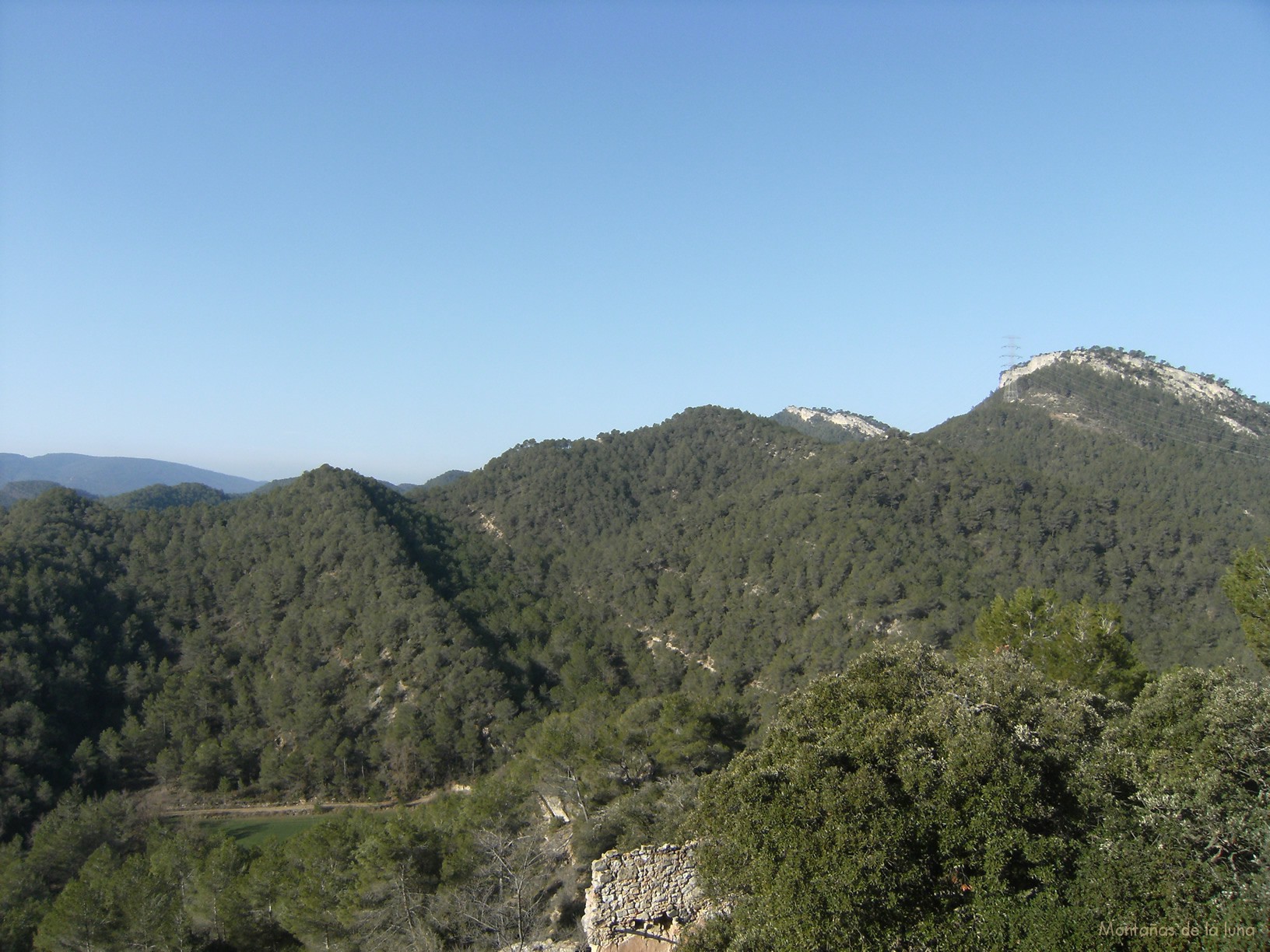 Sierra de Miralles con el Turó de Coma-Roques a la derecha